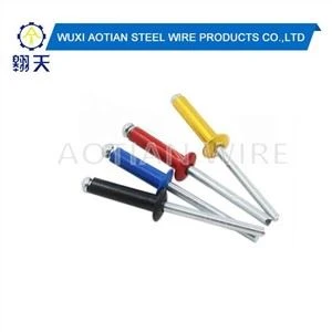 Aluminiumsfarvede nitter